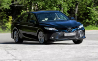 5 pros and one cons of the Toyota Camry sedan