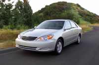 What are the technical characteristics of the Toyota Camry 2003?