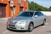 What are the features of Toyota Camry 2008?