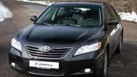 What are main features of the Toyota Camry 2009?