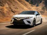 What are the available options of Toyota Camry 2020?