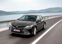 Toyota Camry Hybrid test drive: when electricity is 'for' acceleration and 'against' consumption