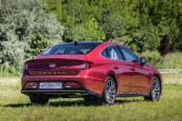 Toyota Camry vs Hyundai Sonata: 2021 comparison test