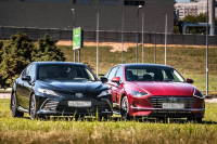 Toyota Camry vs Hyundai Sonata: 2021 comparison test