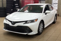 What are the features of the 2018 Toyota Camry used?